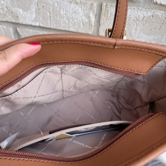 Micheal Kors mini tote - Picture 7 of 9